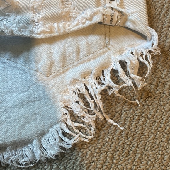 One teaspoon shorts. Low waist. Short rise. Raw curved hem - Picture 5 of 5